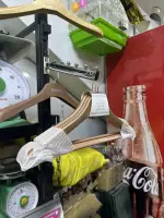 ڕەفە و شتومەکی فرۆشگای دەستی نوێ و دەستی دوو