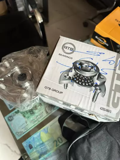 Front wheel hub Toyota Camry 2018.