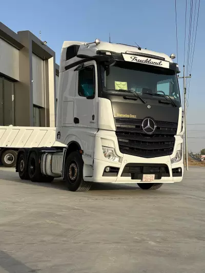trailer head car