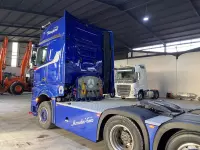 trailer head car