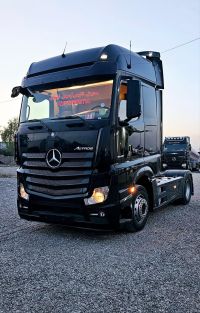 New trailer head car