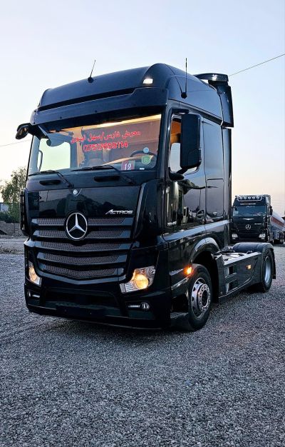 New trailer head car