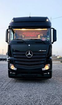 New trailer head car