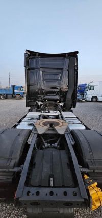 New trailer head car