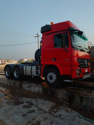 Trailer head car