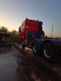 Trailer head car