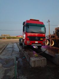 Trailer head car
