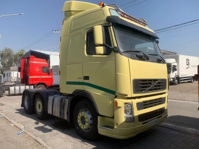 Trailer head car