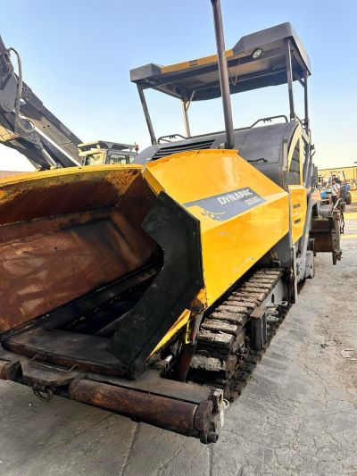 Asphalt spreader