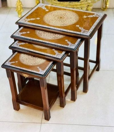 Üst üste binen davul seti