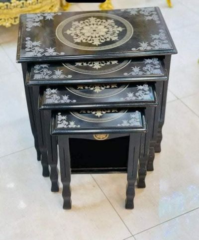 Üst üste binen davul seti