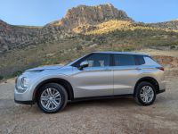 2023 Mitsubishi Outlander, ES