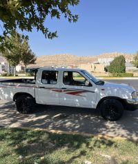 شاحنة نيسان