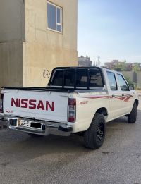 شاحنة نيسان