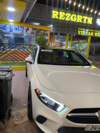 ئۆتۆمبێلێکی جۆری 220 مێرسیدس 2021